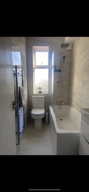 Room Westmount Road in Greater London