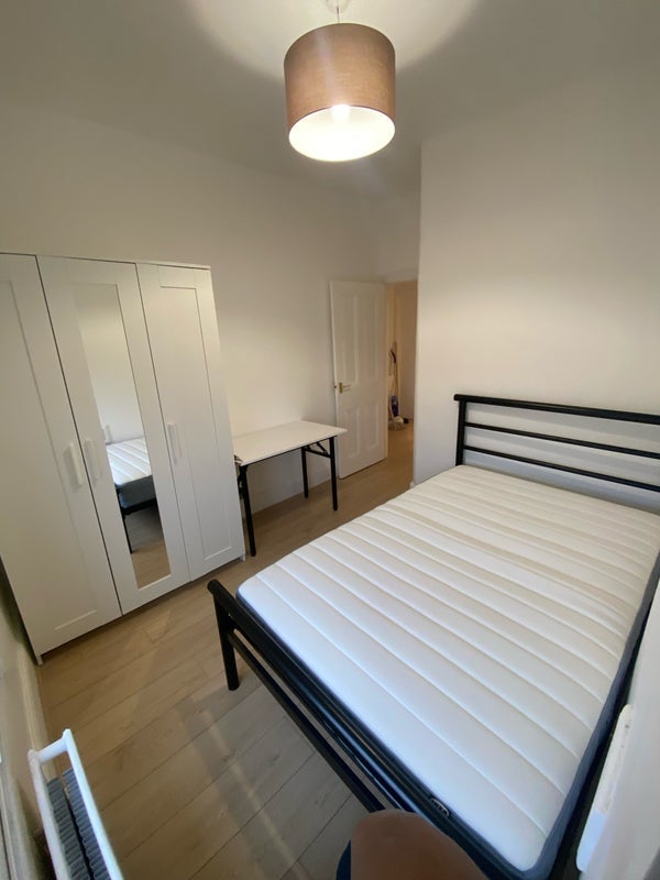Room Westmount Road in Greater London
