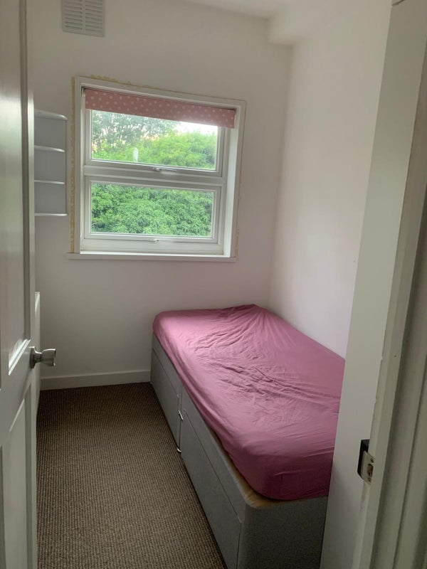 Room Isandula Road in Nottingham