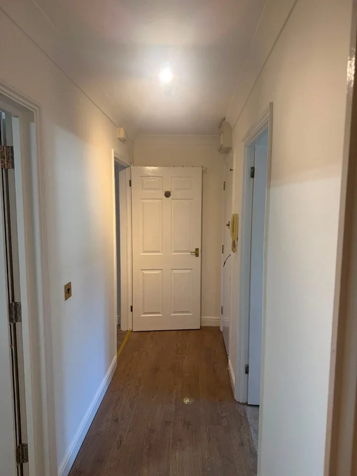 Flat Regarth Avenue in Greater London