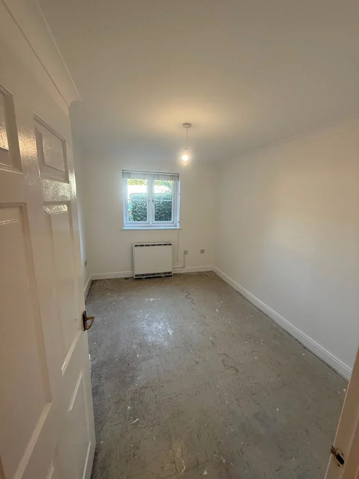 Flat Regarth Avenue in Greater London