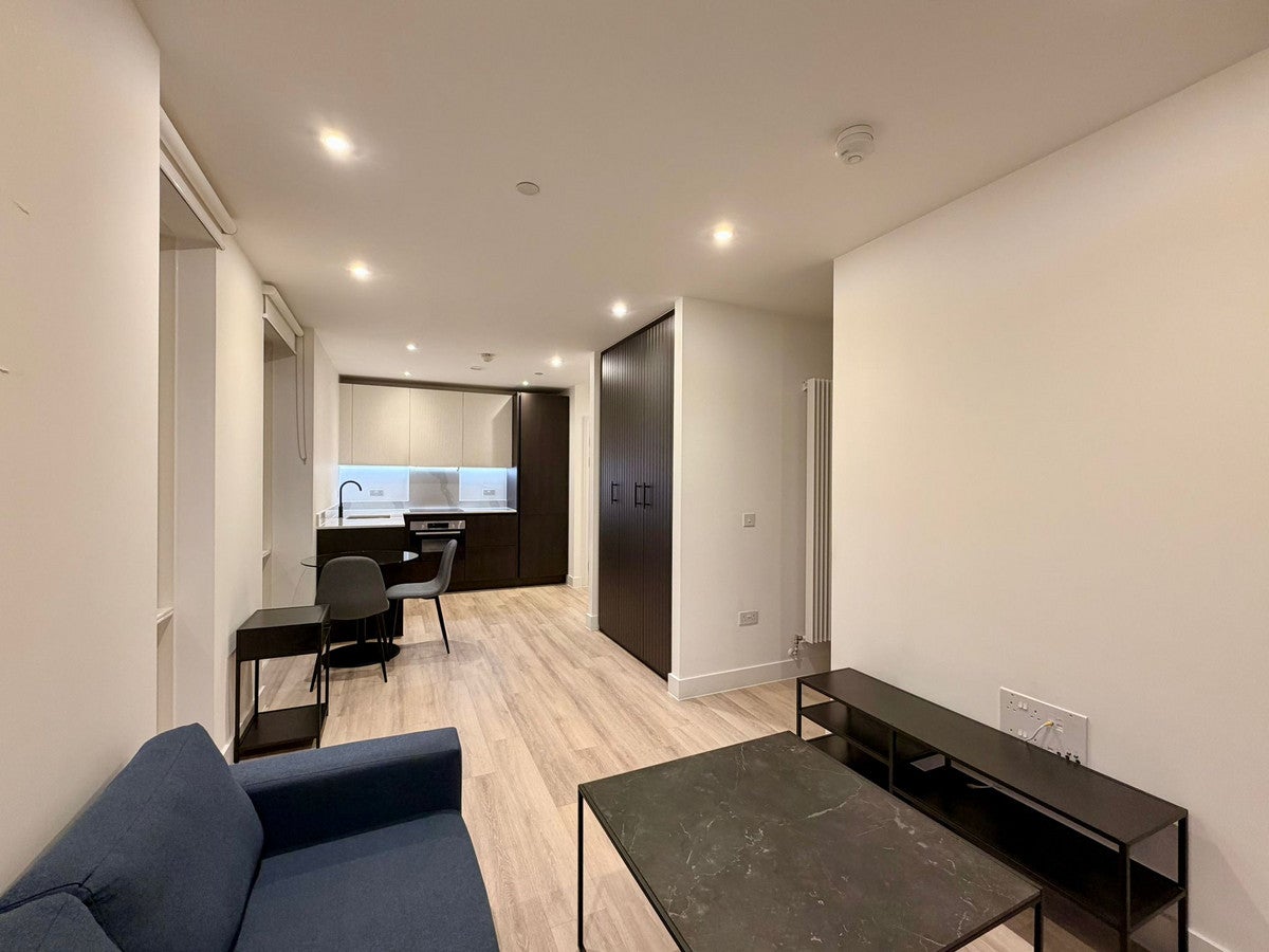 Flat Churchfield Road in Greater London