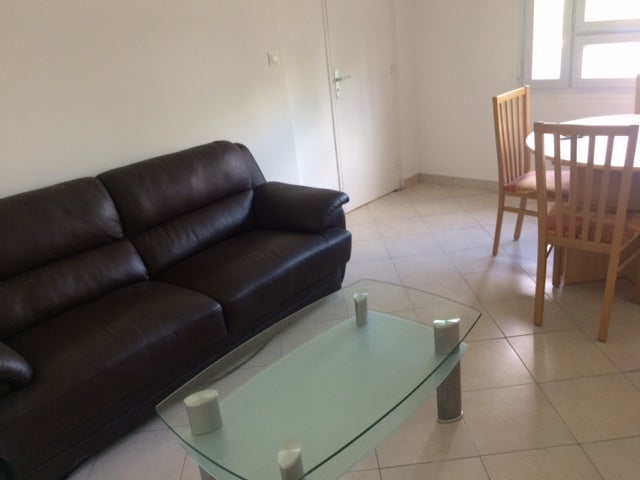 Room Rue des Treilles in Libourne
