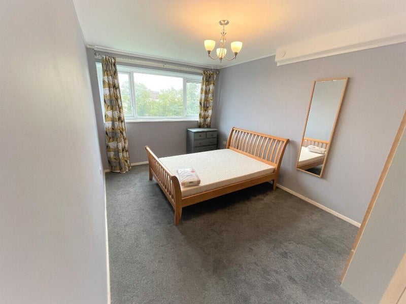 Room Huntly Road in Birmingham