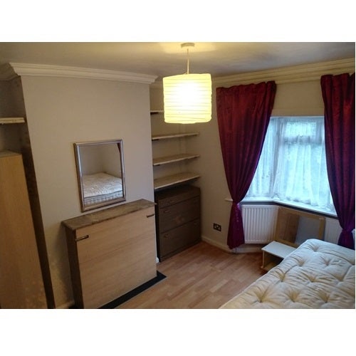 Room Carlisle Avenue in Greater London