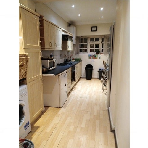 Room Carlisle Avenue in Greater London