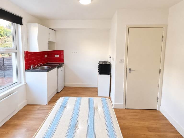 Flat New Windsor Street in Greater London