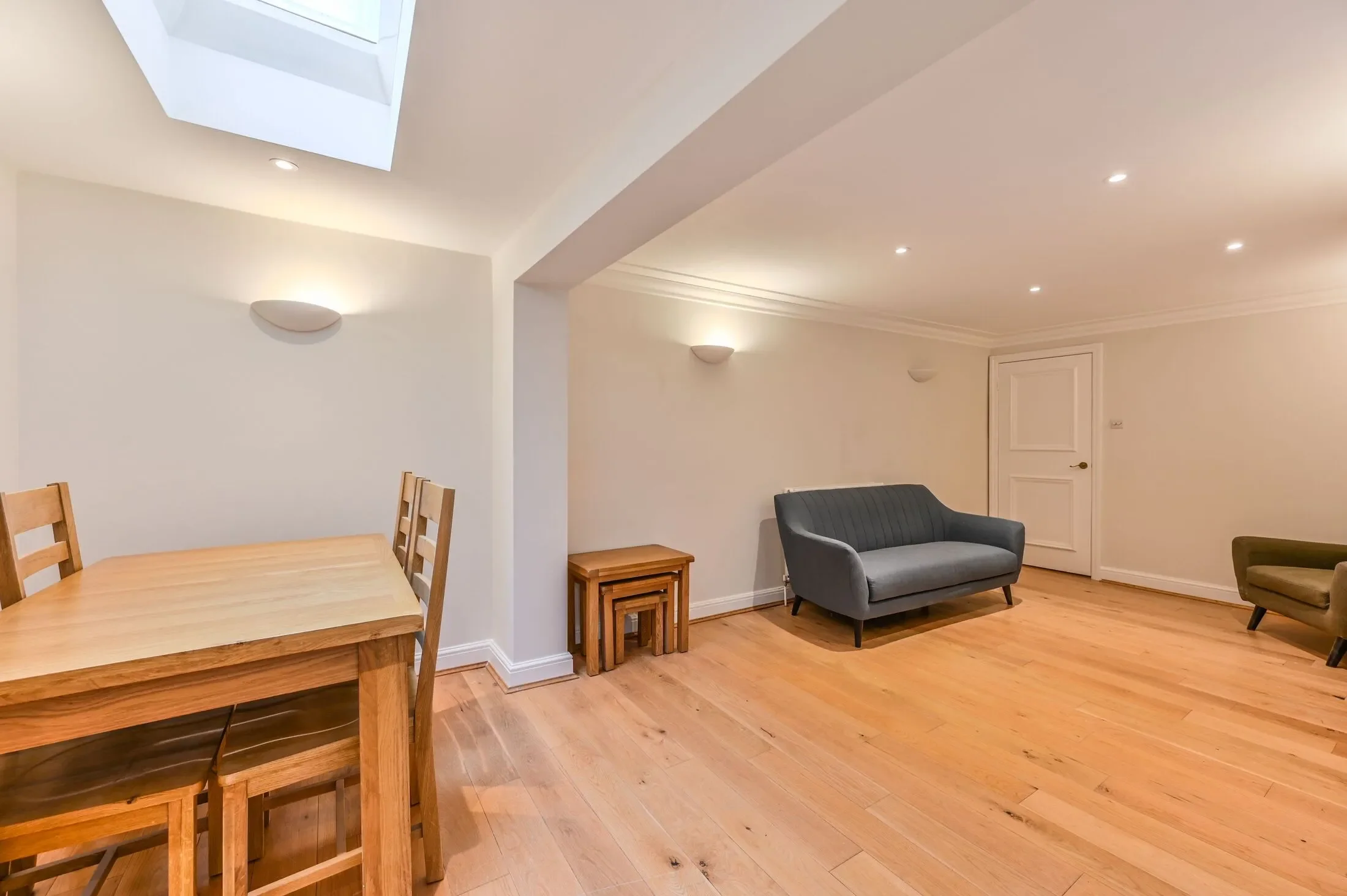 Flat Charlwood Street in City of Westminster