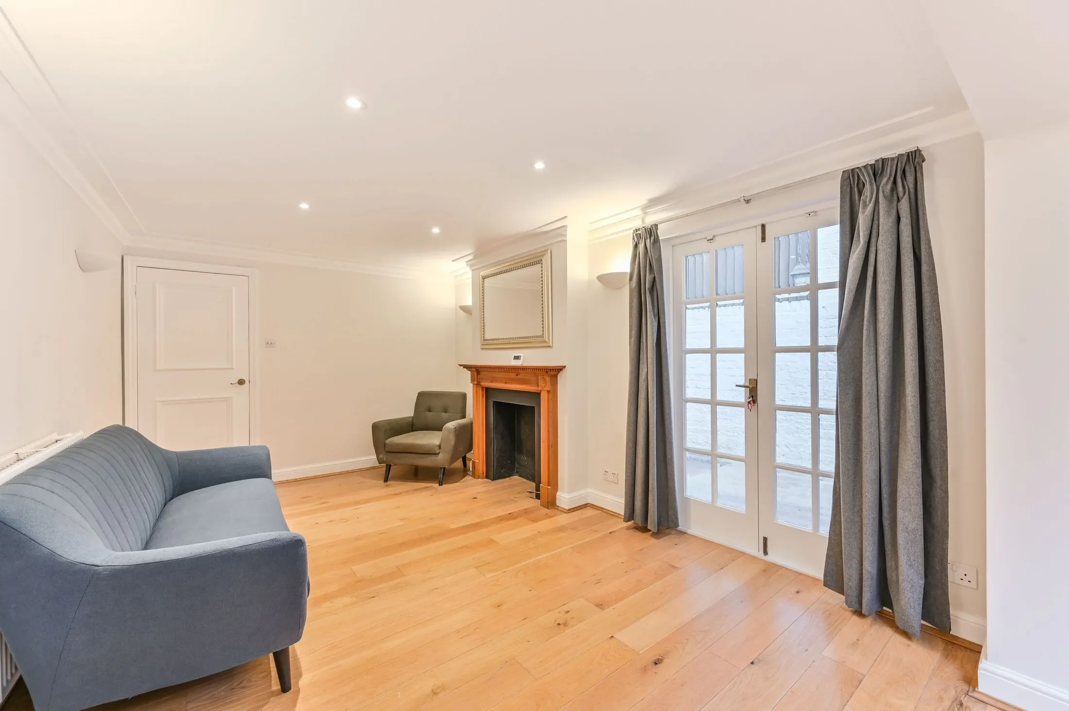 Flat Charlwood Street in City of Westminster
