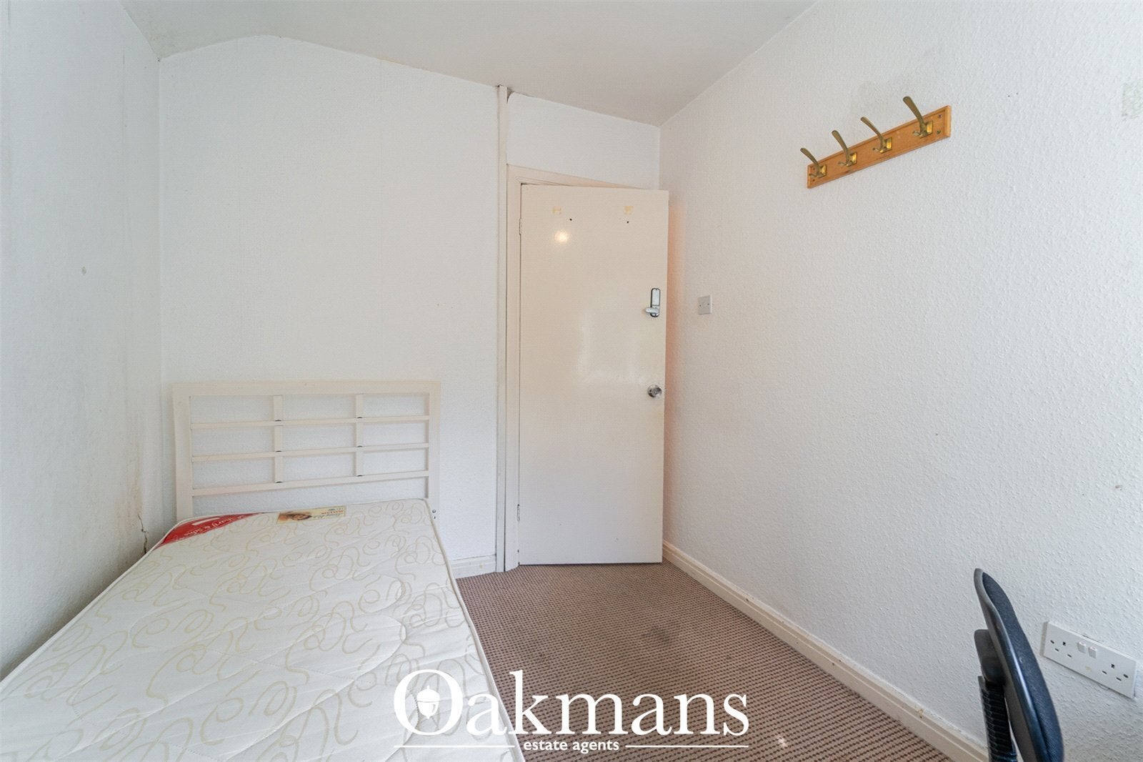 Room Poole Crescent in Birmingham