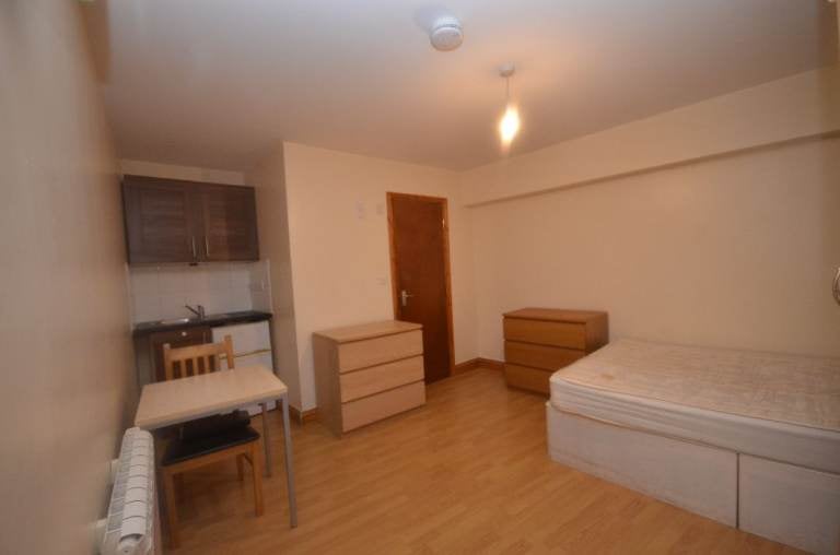 Room Wandsworth High Street in Greater London