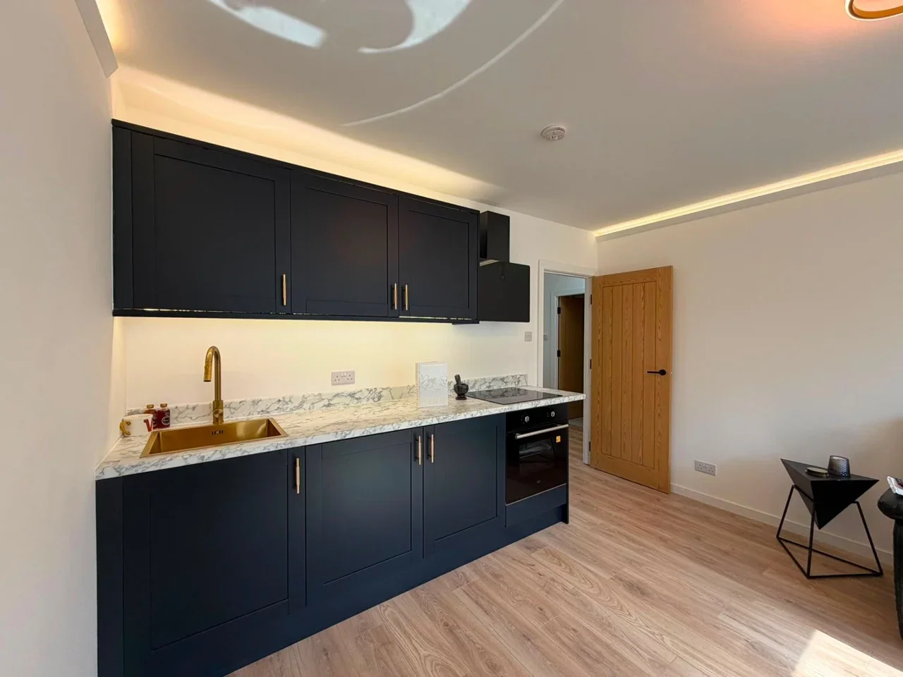 Flat Elspeth Road in Greater London