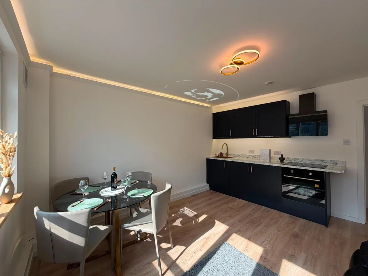 Flat Elspeth Road in Greater London