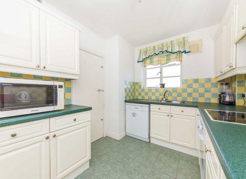 Flat Courtlands in Greater London