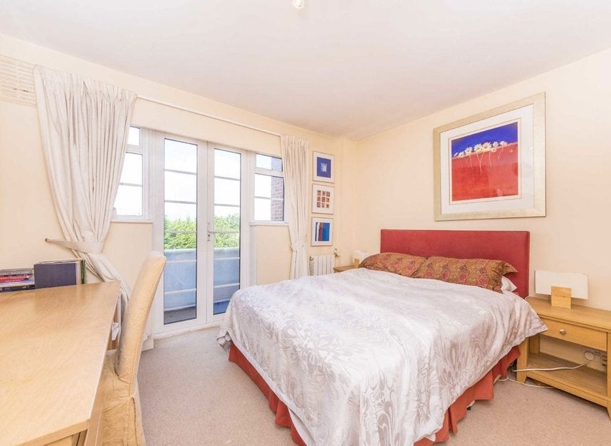 Flat Courtlands in Greater London