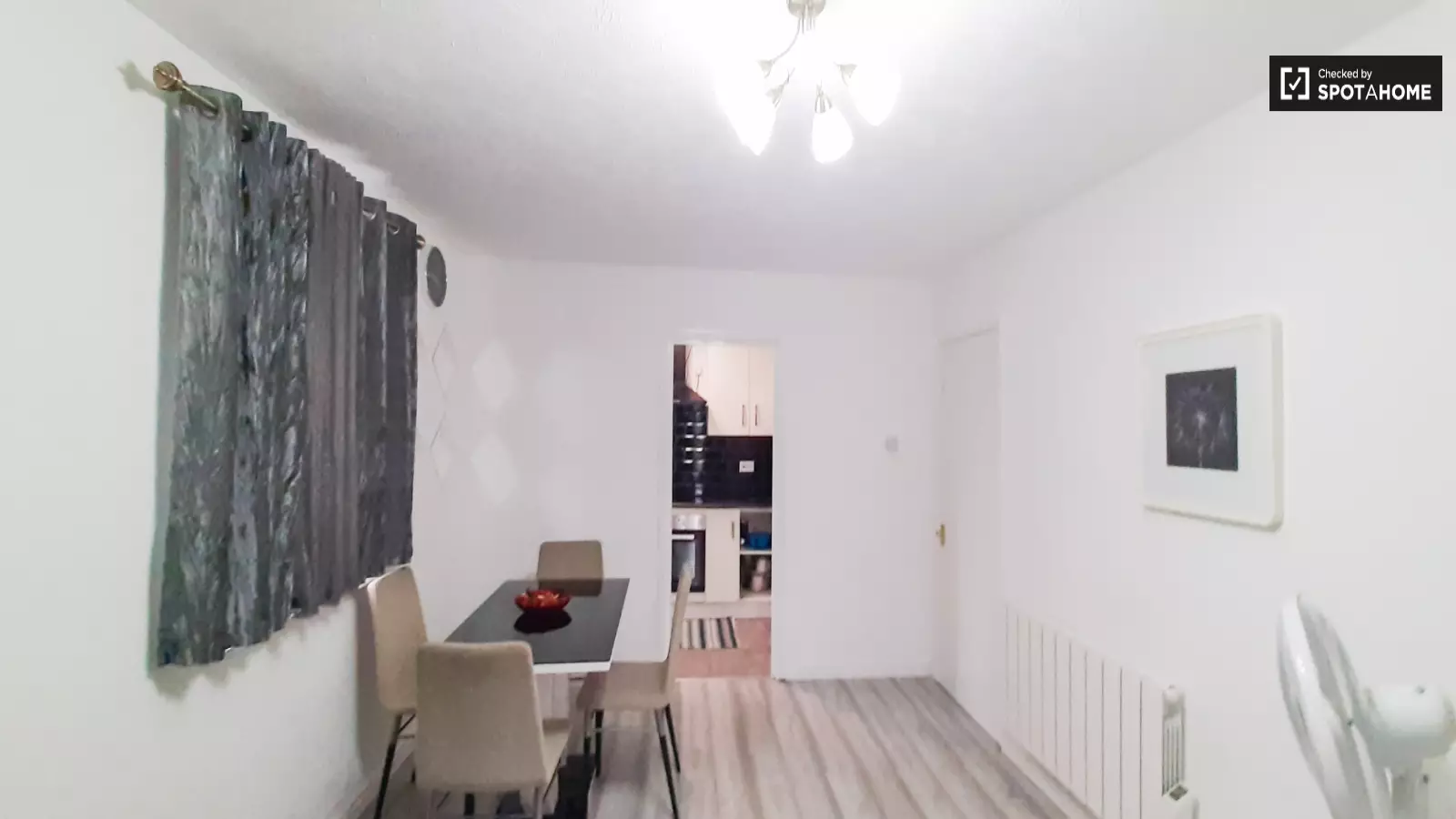 Flat Fairway Drive in Greater London