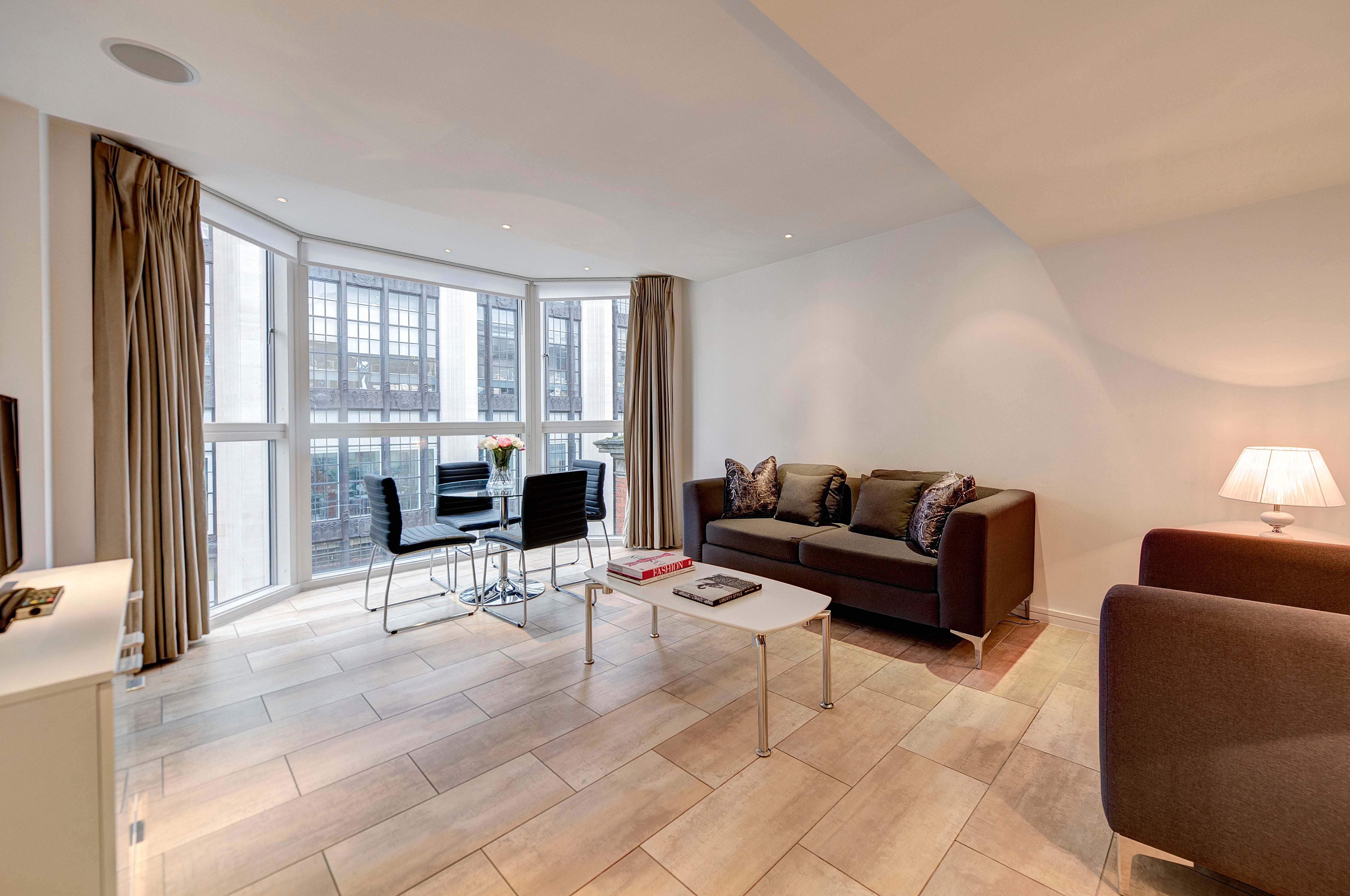 Flat Young Street in Greater London