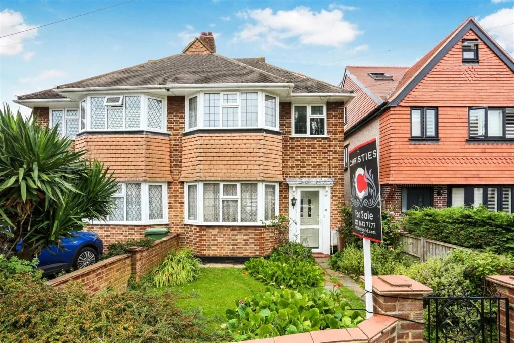House Barrington Road in Greater London