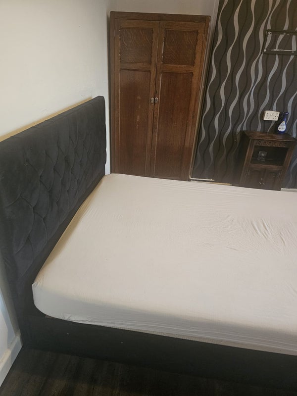 Room Bannerman Road in Bristol