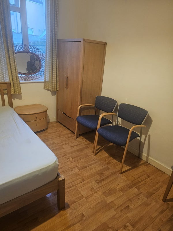 Room Bannerman Road in Bristol