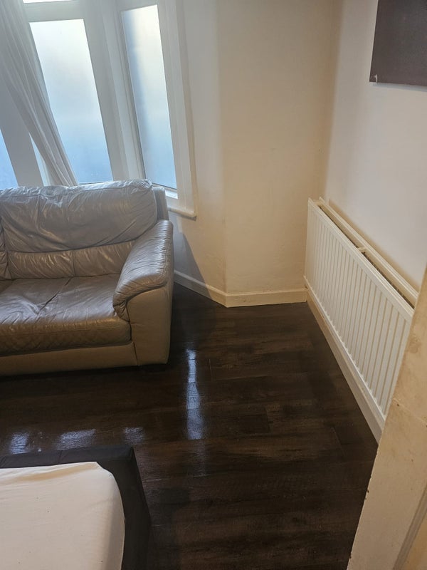Room Bannerman Road in Bristol