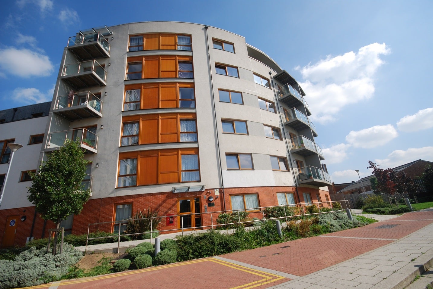 Flat Atlip Road in Greater London