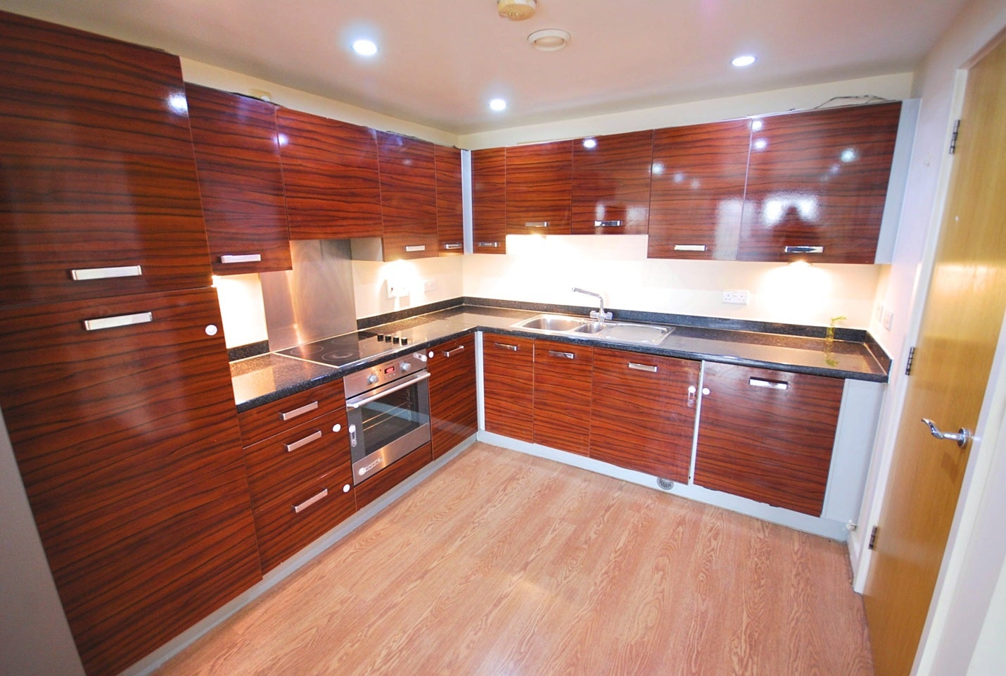 Flat Atlip Road in Greater London