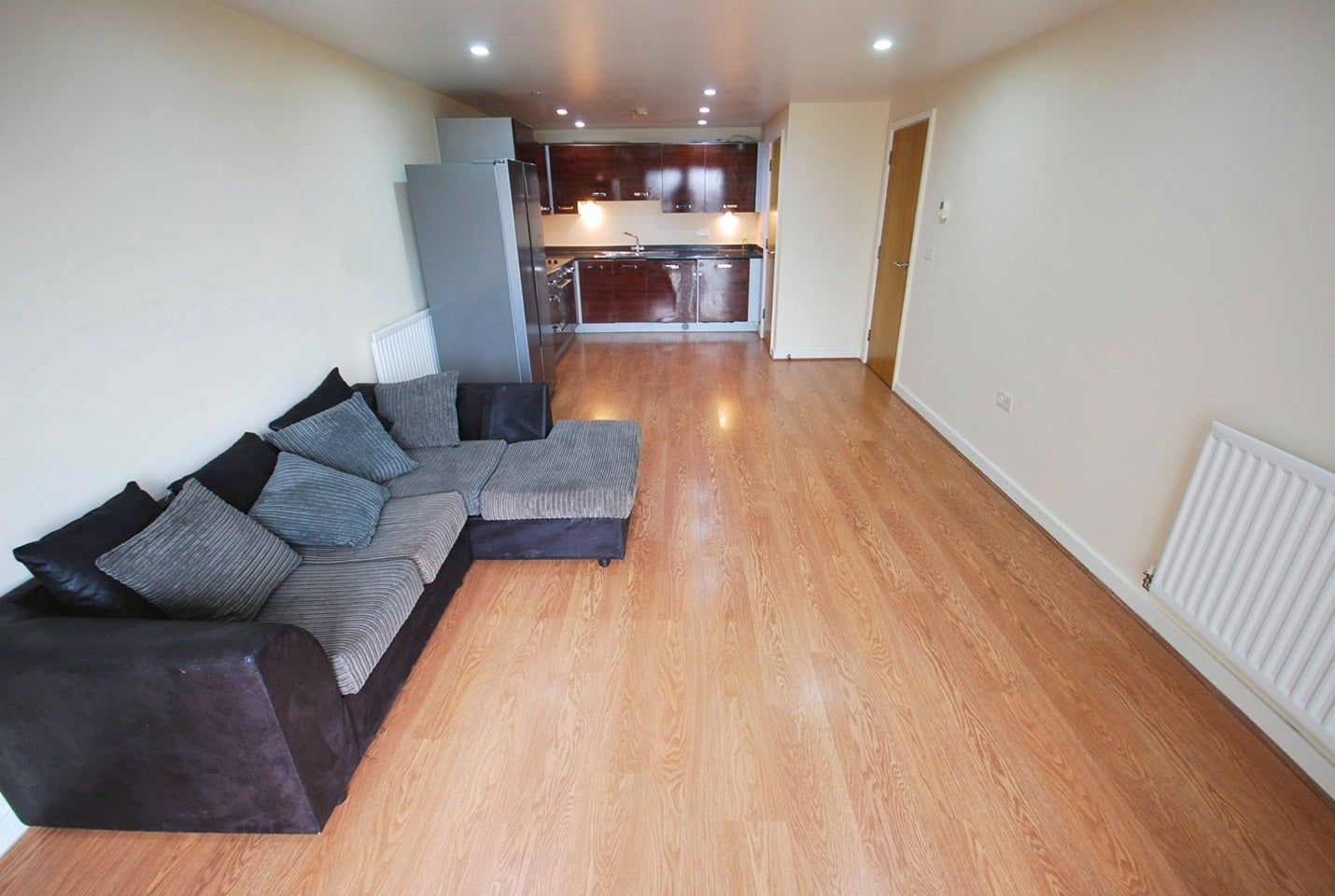 Flat Atlip Road in Greater London