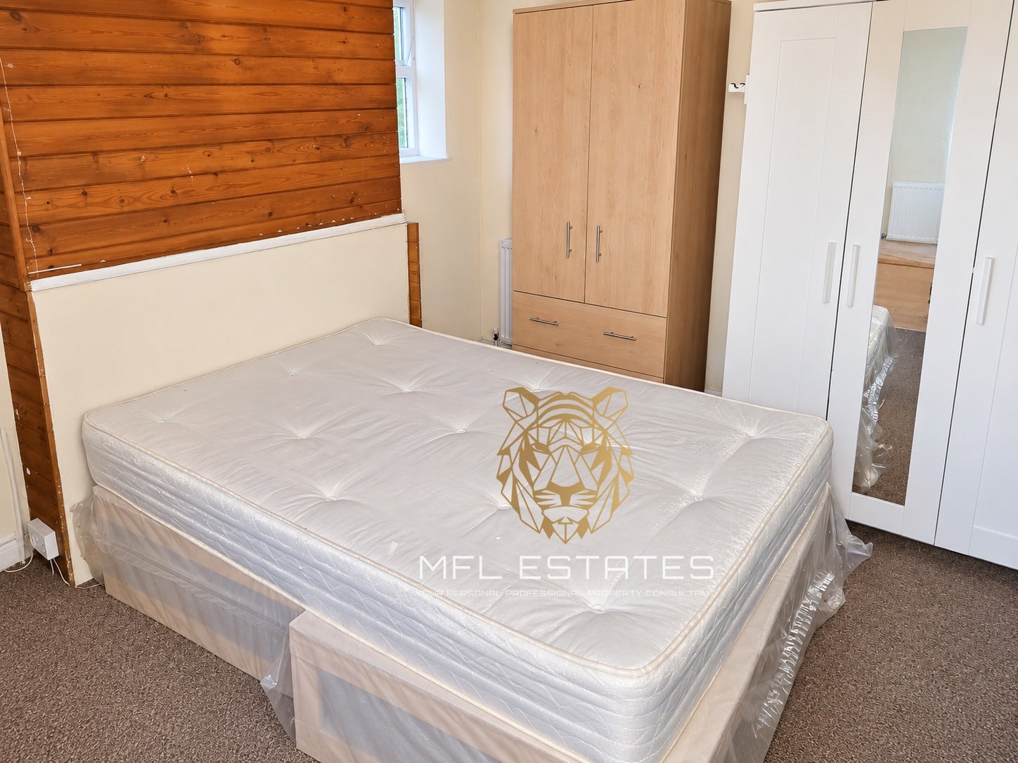 Flat Dagnall Park in Greater London