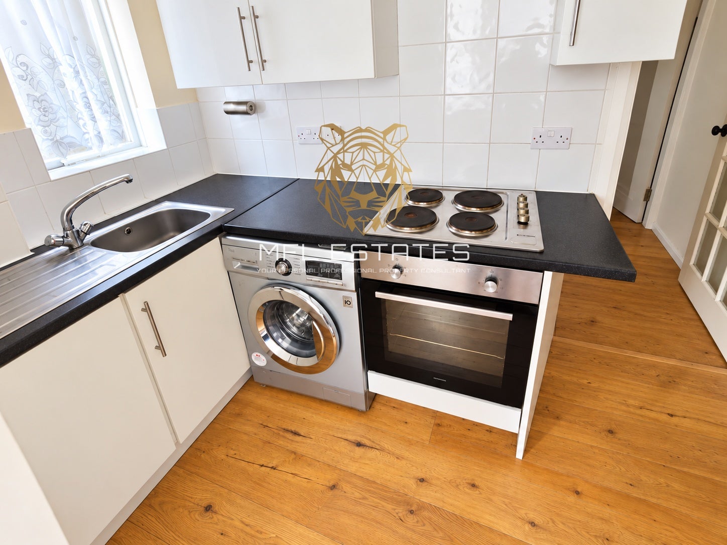 Flat Dagnall Park in Greater London