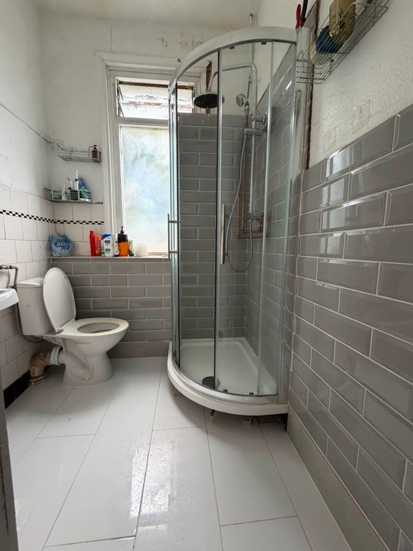 Room Prah Road in Greater London