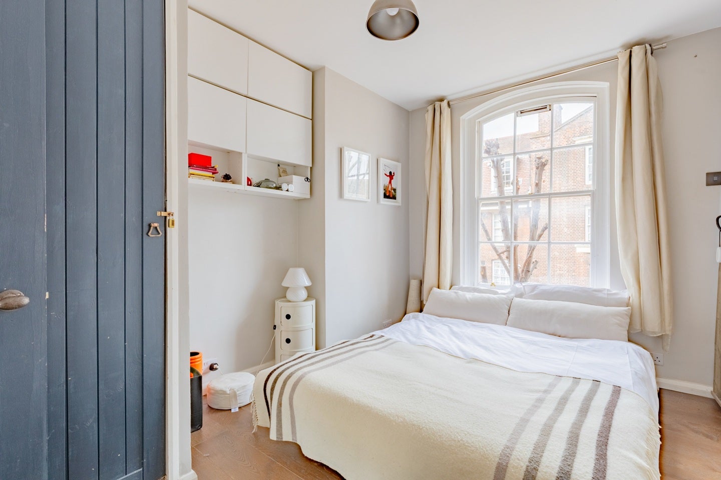 Flat Navarre Street in Greater London