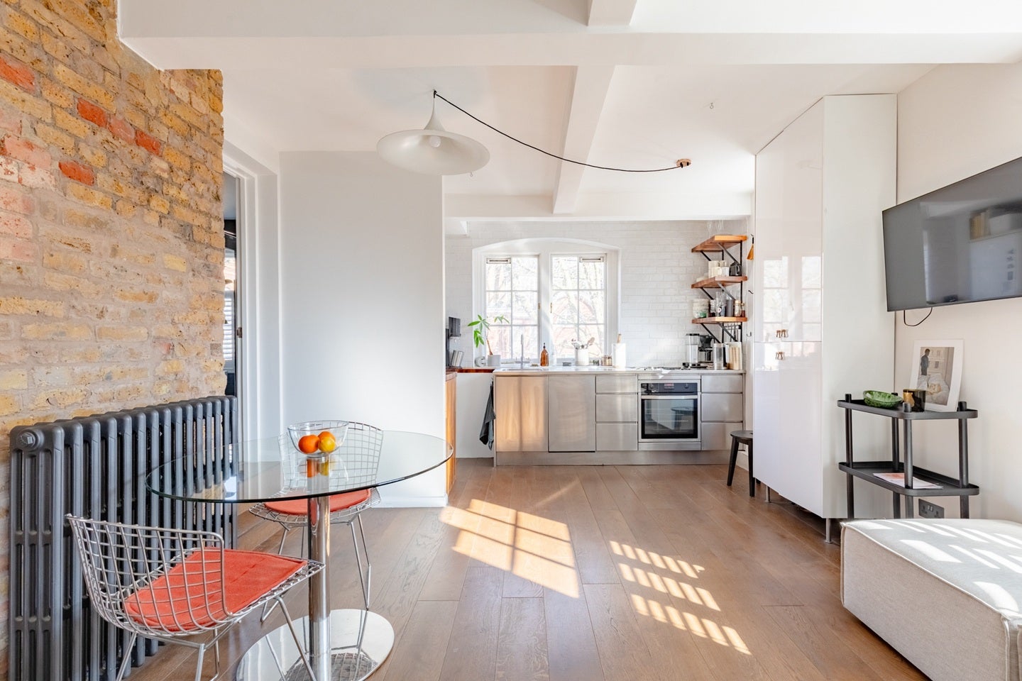 Flat Navarre Street in Greater London