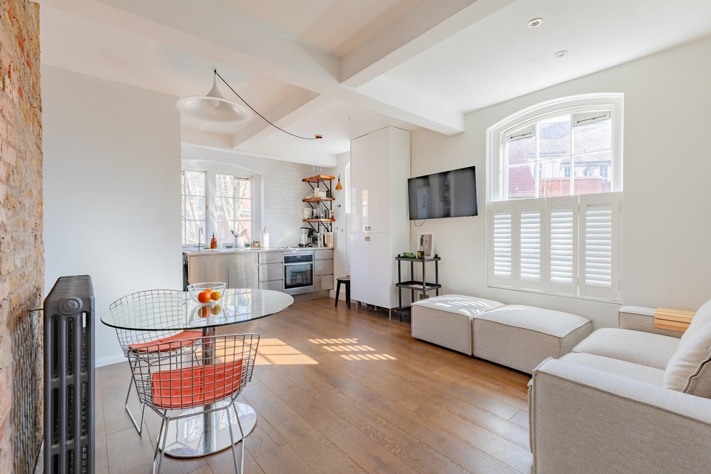 Flat Navarre Street in Greater London