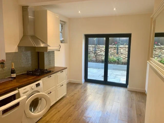 Flat Sulgrave Road in Greater London