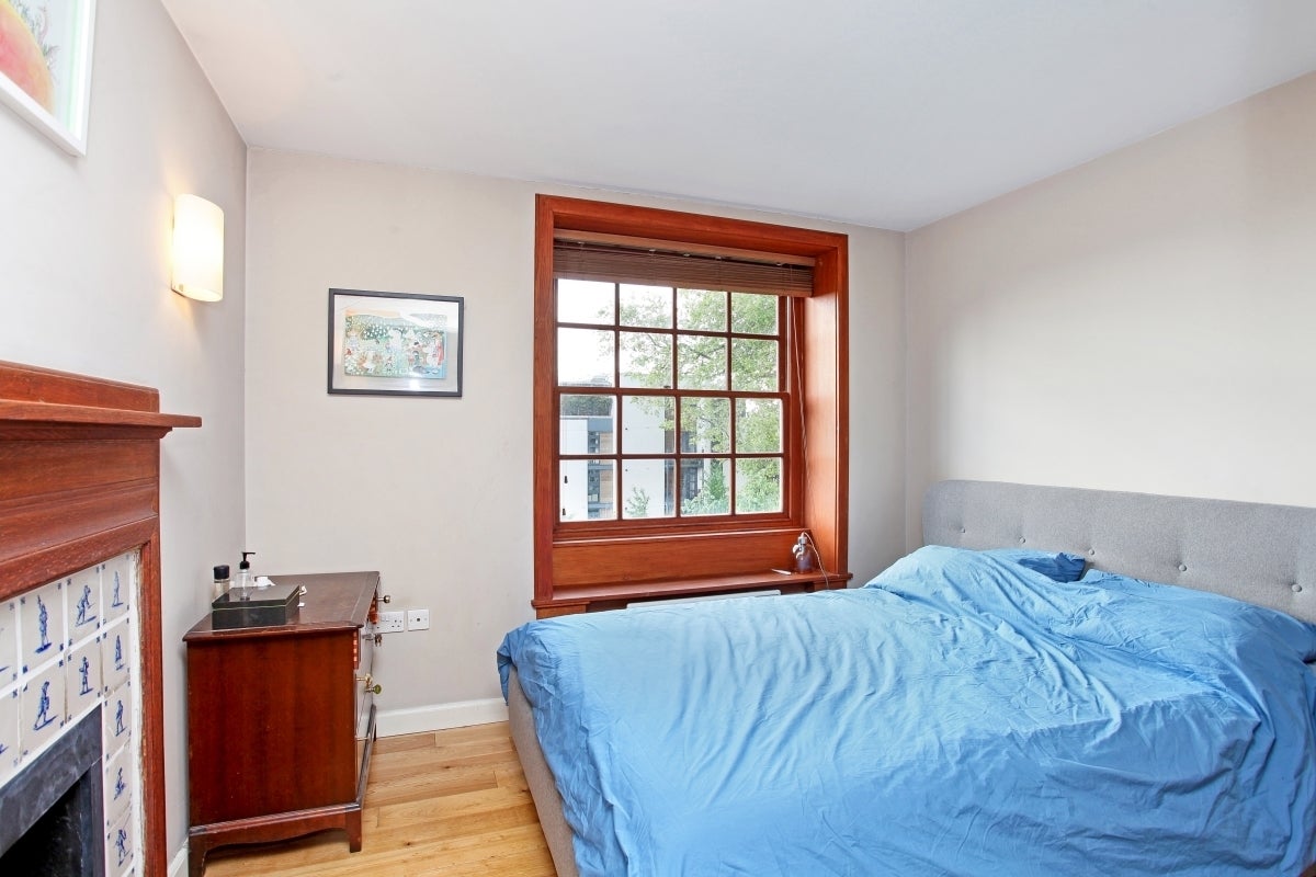 Flat Scott Avenue in Greater London
