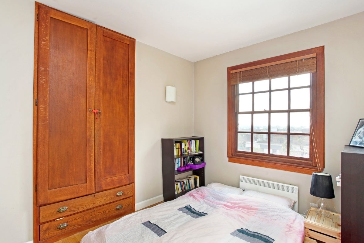 Flat Scott Avenue in Greater London