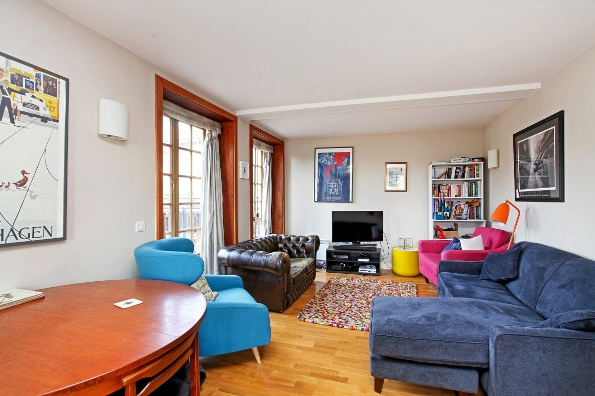 Flat Scott Avenue in Greater London