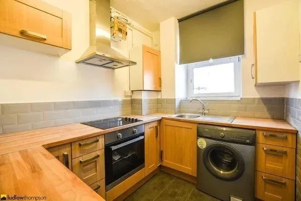 Room Morning Lane in Greater London