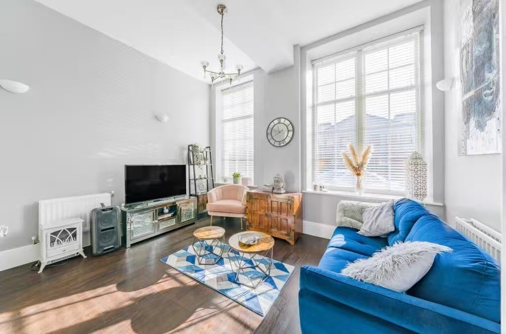 Flat Jack Dimmer Close in Greater London