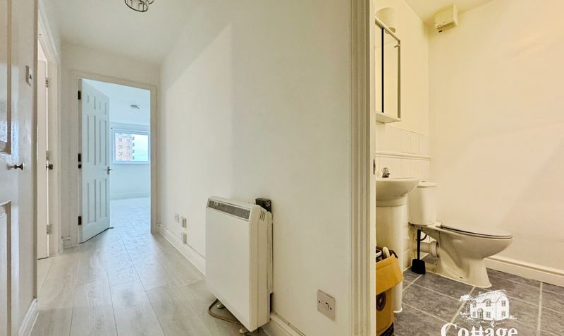 Flat Sheerness Mews in Greater London