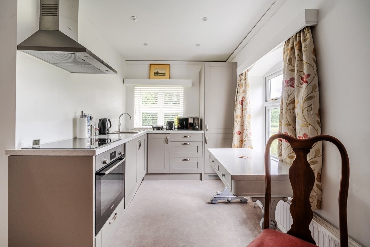 Flat Wyld Court Hill in Hampstead Norreys