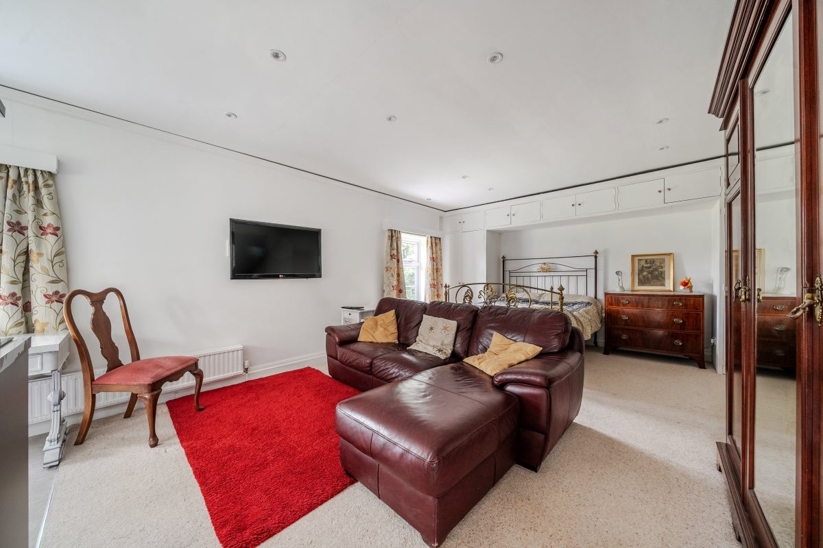 Flat Wyld Court Hill in Hampstead Norreys