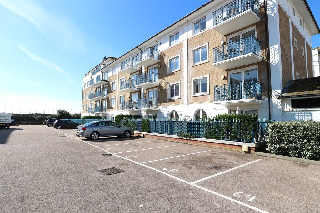 Flat The Strand in Roedean