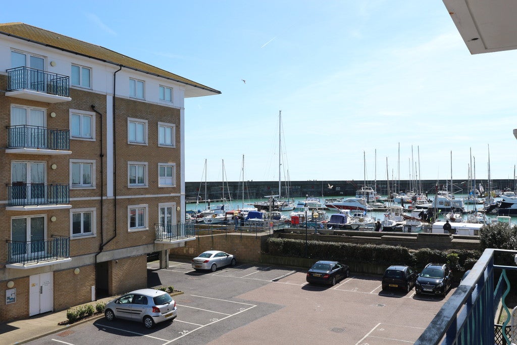 Flat The Strand in Roedean