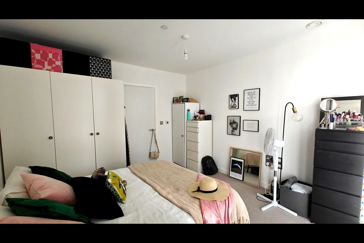 Room Rookery Way in Greater London