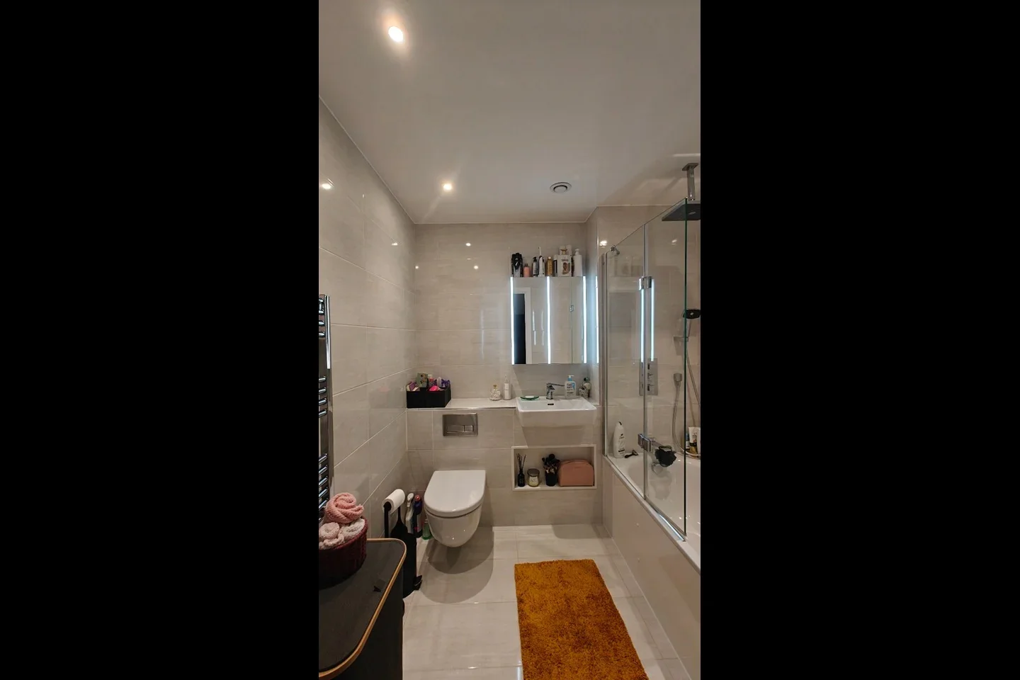 Room Rookery Way in Greater London