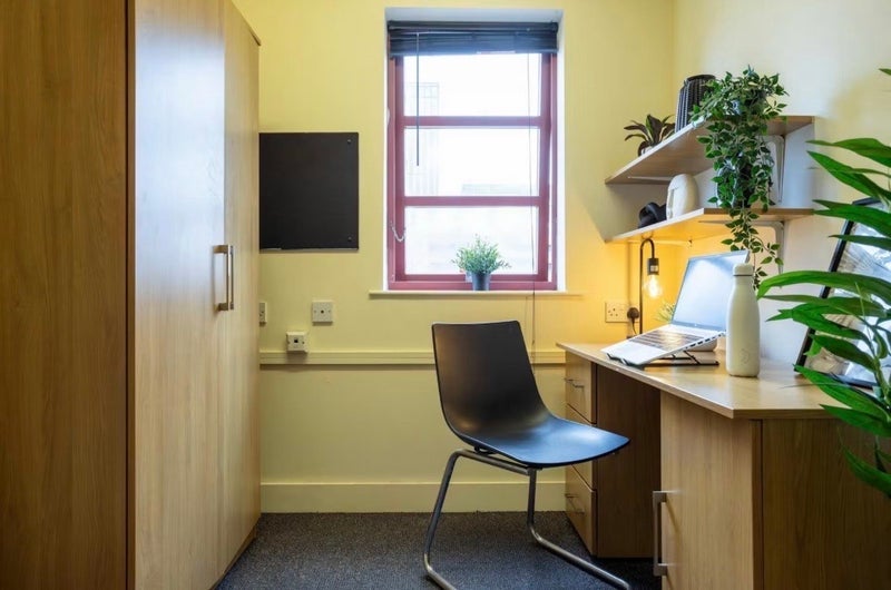 Room Lower Chatham Street in Manchester