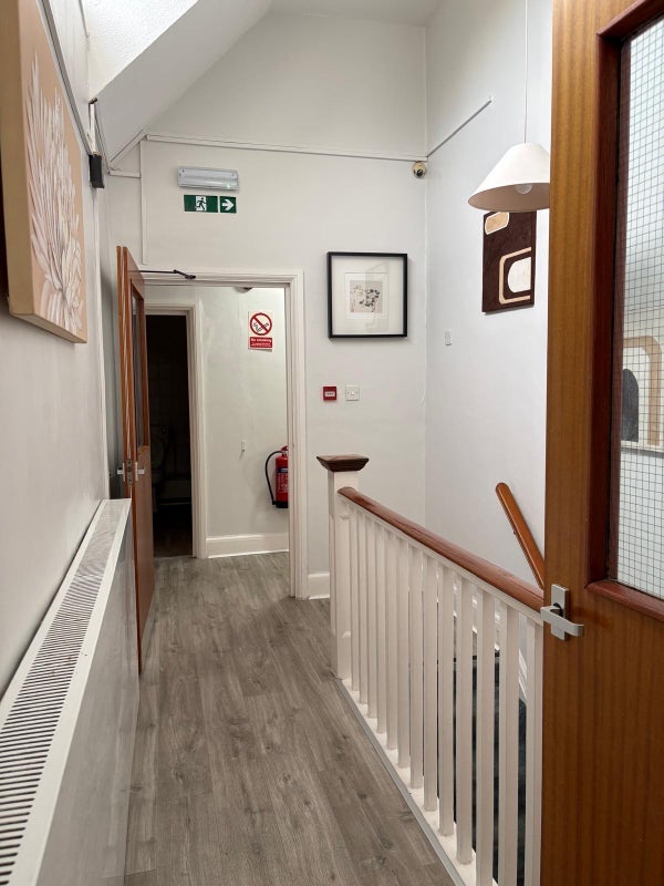 Room Highfield Road in Greater London