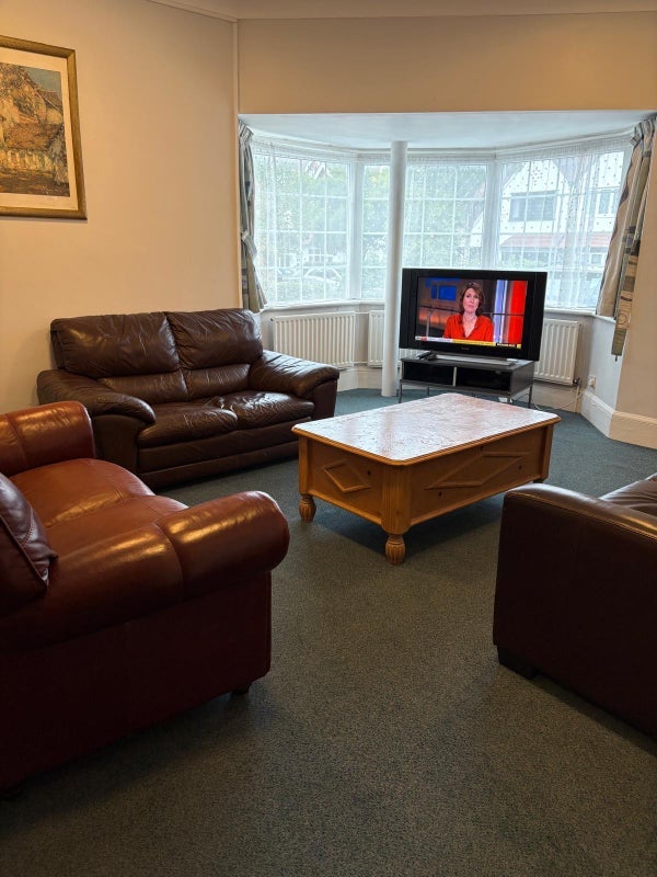 Room Highfield Road in Greater London